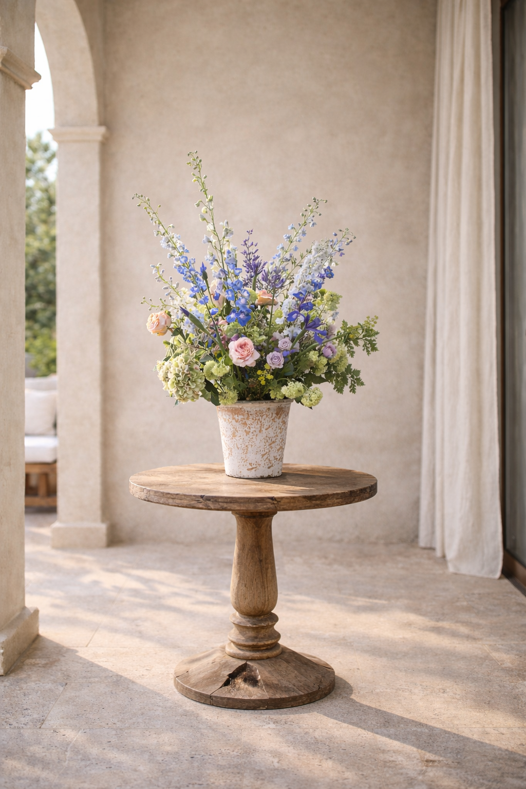 Maceta de ceramica con flor en tamaño XL mezcla de flores espigadas, verdes ligeros en tonos primaverales