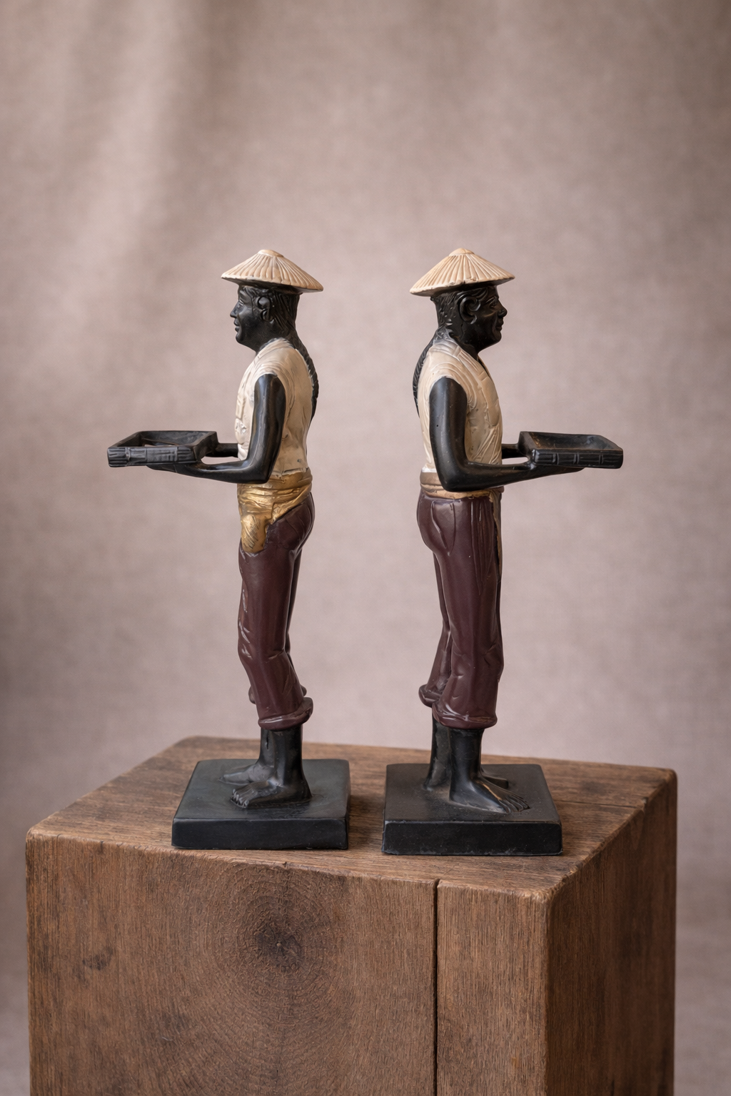 Figura oriental salero y pimentero