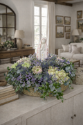 Virgen de Fátima con flor de temporada